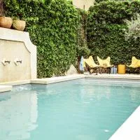 Le Moulin, Lourmarin, a Beaumier Hotel，位于卢马罕的酒店