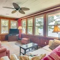 Swim Dock + Views: Lakefront Afton Vacation Rental，位于Afton的酒店