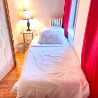 Single Bed Share Room by Month Manhattan，位于纽约华盛顿高地的酒店