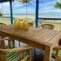 Burrum Beach House-Waterfront-Private Jetty-2BR，位于Toogoom的酒店