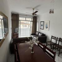 Apartamento uma Quadra da Praia das Astúrias，位于瓜鲁雅Asturias的酒店