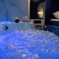 LUNA Luksusowy apartament z jacuzzi na Mazurach，位于厄尔科的酒店
