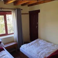 Paradise Trekkers Home，位于KāgbeniJomsom Airport - JMO附近的酒店