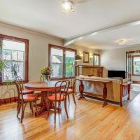 Cozy Cheyenne Home with Yard Less Than 1 Mi to Downtown!，位于夏延夏延机场 - CYS附近的酒店