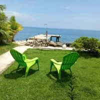 Chambres chez Maeva, bord de mer privé,位于乌图罗阿的酒店