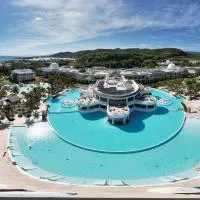 The Signature Level at Grand Palladium Lady Hamilton Resort & Spa- All Inclusive,位于卢西的酒店