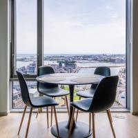 26th Floor Helsinki High Point 1 BDR Apartment with City View，位于赫尔辛基Sörnäinen的酒店