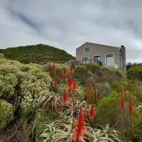 Peaceful Seaside Cottage, Betty's Bay Accommodation，位于Clareport的酒店