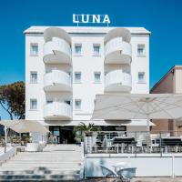 Hotel Luna Centrale，位于利尼亚诺萨比亚多罗Sabbiadoro的酒店