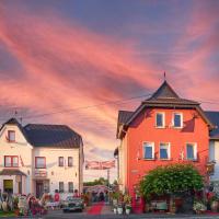 The Little Britain Inn Themed Hotel One of a Kind In Europe，位于Vettelschoß的酒店