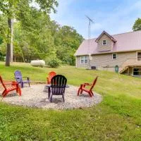 Modern Eckerty Home w/ Deck on Patoka Lake!，位于Taswell的酒店