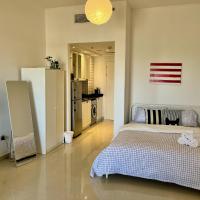 Modern Beach Stay，位于拉斯阿尔卡麦Al Hamra Village 的酒店