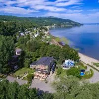 Auberge de la rive de Charlevoix - Auberge de jeunesse familiale pour voyageurs de tous âges，位于Saint-Joseph-de-la-Rive的酒店