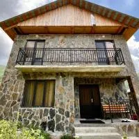 Gamarjoba Guest and Art House，位于乌树故里的酒店