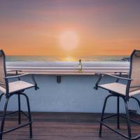 Steps to Beach and Amazing Ocean Views - Miramar Home，位于半月湾的酒店