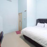 ReGa GuestHouse RedPartner，位于Parit北干巴鲁机场 - PKU附近的酒店