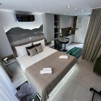 La Luna Petite Suite Deluxe with Free Jacuzzi, Bikes & Covered Parking，位于Našice的酒店