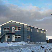 WhaleTours Apartments nr 3，位于伊卢利萨特Qasigiannguit Heliport - JCH附近的酒店