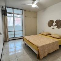 Appartement proche aéroport au rez-de-chaussée，位于萨莱比梅彭德-雅皮特国际机场 - PTP附近的酒店