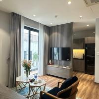 Luxe Paradise Suites Hotel To Ngoc Van，位于河内西湖区的酒店