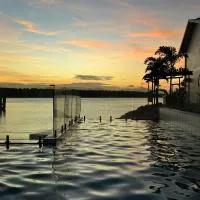 Lucinda Cove Resort,位于Lucinda的酒店