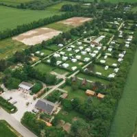 Feriebyens Camping，位于勒兹维的酒店