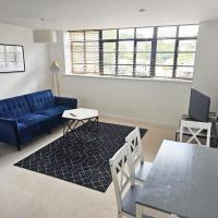 3 Bedroom - Wallis Square Farnborough，位于Cove范堡罗机场 - FAB附近的酒店