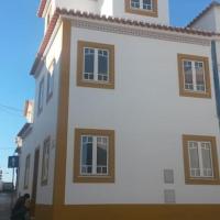 Casa Amarela - Ericeira center by the beach，位于埃里塞拉的酒店
