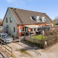 5-Bed-Rooms House with Jacuzzi, Free Parking, and 2 Toilets-Bath in Malmö，位于马尔默Soder的酒店