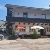 Dorfgasthof und Frühstückspension Tiefenbacher，位于Schwarzenbach an der Gölsen的酒店
