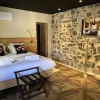 Le 19 Chambre Chapelle 43m2 - Centre Historique - Clim,位于Langeac的酒店