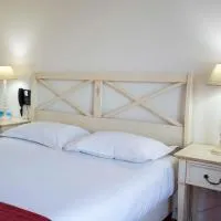 Brit Hotel Du Perche，位于诺让莱罗特鲁的酒店