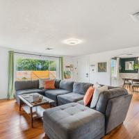 Charming Family-Friendly 2 Bedroom 1 Bathroom Retreat Near Astoria & Beach，位于沃伦顿道夫区域机场 - AST附近的酒店