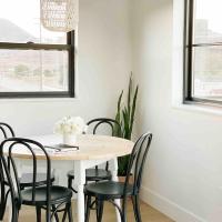 Black Barn Ranch Hill Views Downtown Close，位于圣路易斯-奥比斯保San Luis Obispo County Regional Airport - SBP附近的酒店