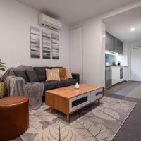 Pleasant &bright 2br2ba Apt Footscray Pool，位于墨尔本Footscray的酒店