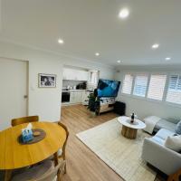 Coogee Sunrise - 2 Bed Apt with Work Desks and Balcony，位于悉尼库吉的酒店