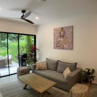 2Bdr Condo - Los Delfines Golf & Country Club - Large Patio - Beach of Playa Tambor - 24 hrs security，位于PochoteTambor Airport - TMU附近的酒店