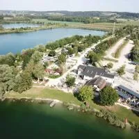 Seehaus Mamming - Hotel - Schlaffässer - Biergarten - Camping，位于Mamming的酒店
