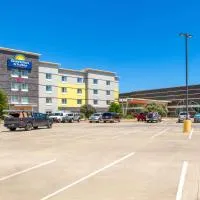 Days Inn & Suites by Wyndham Lubbock Medical Center，位于拉伯克的酒店