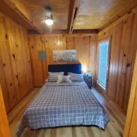 107 Vinewood Cabin-1 Bedroom，位于Brewton的酒店