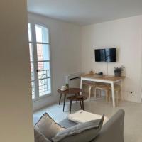 PLATANE - Super central charming flat AC WIFI，位于昂蒂布的酒店