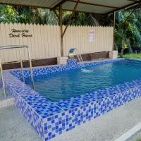 Adorable 2-bedroom home with Pool, Wi-Fi and BBQ，位于Rembau的酒店