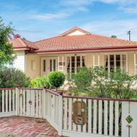 Ayr House - Echuca Holiday Homes，位于伊丘卡伊丘卡机场 - ECH附近的酒店