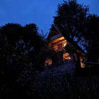 Mochileros Cherry Tree House，位于佩林Suketar Airport - TPJ附近的酒店