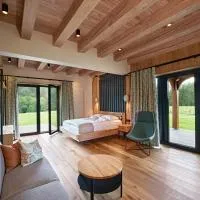 Siedlisko Milachowo nad rzeką - luxury wellness oasis Adults only，位于Rolbik的酒店
