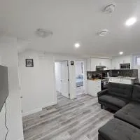 Entire guest basement suite in Cochrane, AB，位于科克伦的酒店