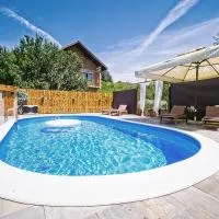 Nice Home In Hrvatska Kostajnica，位于Hrvatska Kostajnica的酒店