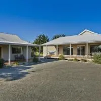 The Metung Crest - Spacious Family Retreat，位于梅顿的酒店