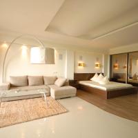 #1 Skyline Luxe Penthouse Studio in Quiet Centre Riga，位于里加布拉萨的酒店