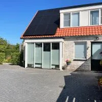 Genieten in een luxe vakantiewoning, dichtbij het IJsselmeer en strand，位于Warns的酒店